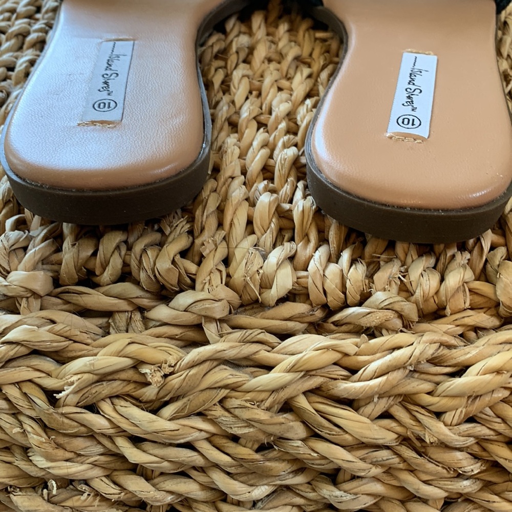 Brand new! Canvas embroidered slip on’s. - Picture 4 of 5